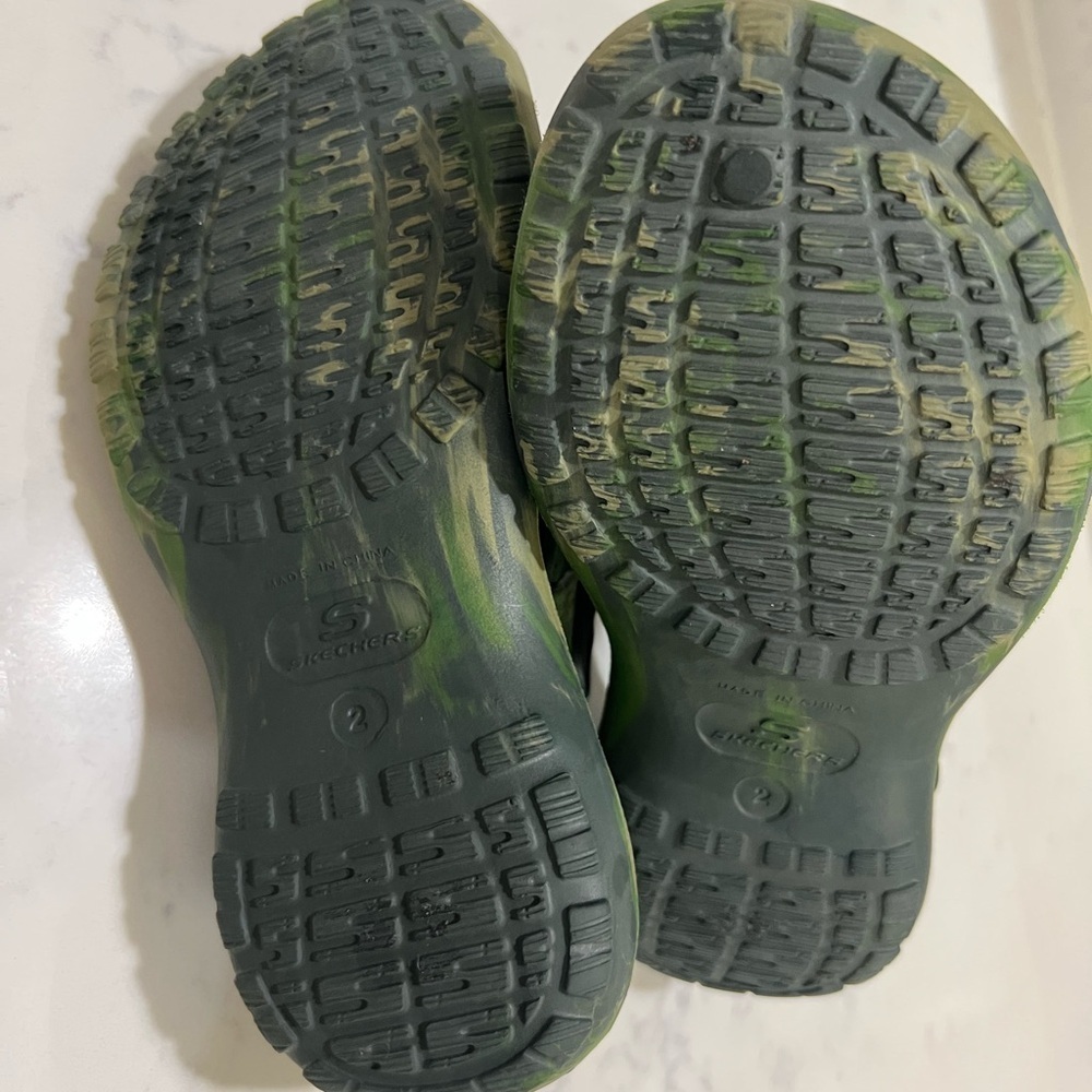 Skechers Kids Camouflage Clogs - Picture 9 of 10